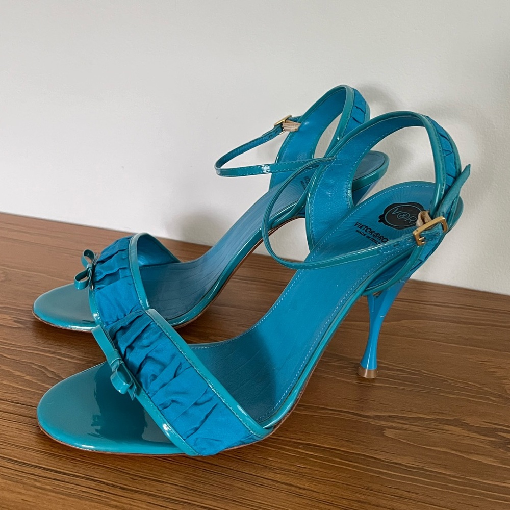 Viktor & Rolf Ruched Satin Patent Leather Bow Ribbon Heels - Picture 2 of 16